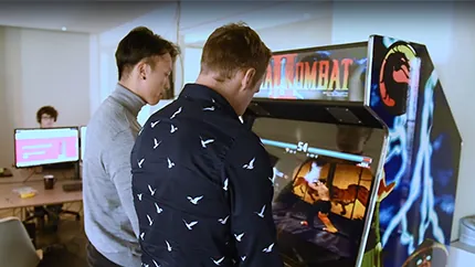 Arcadekast op het kantoor van Shoptrader